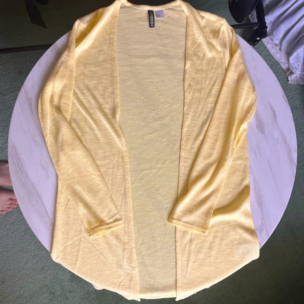 🏷️2/$20 - DIVIDED - Yellow Knit Cardigan - Size XS
